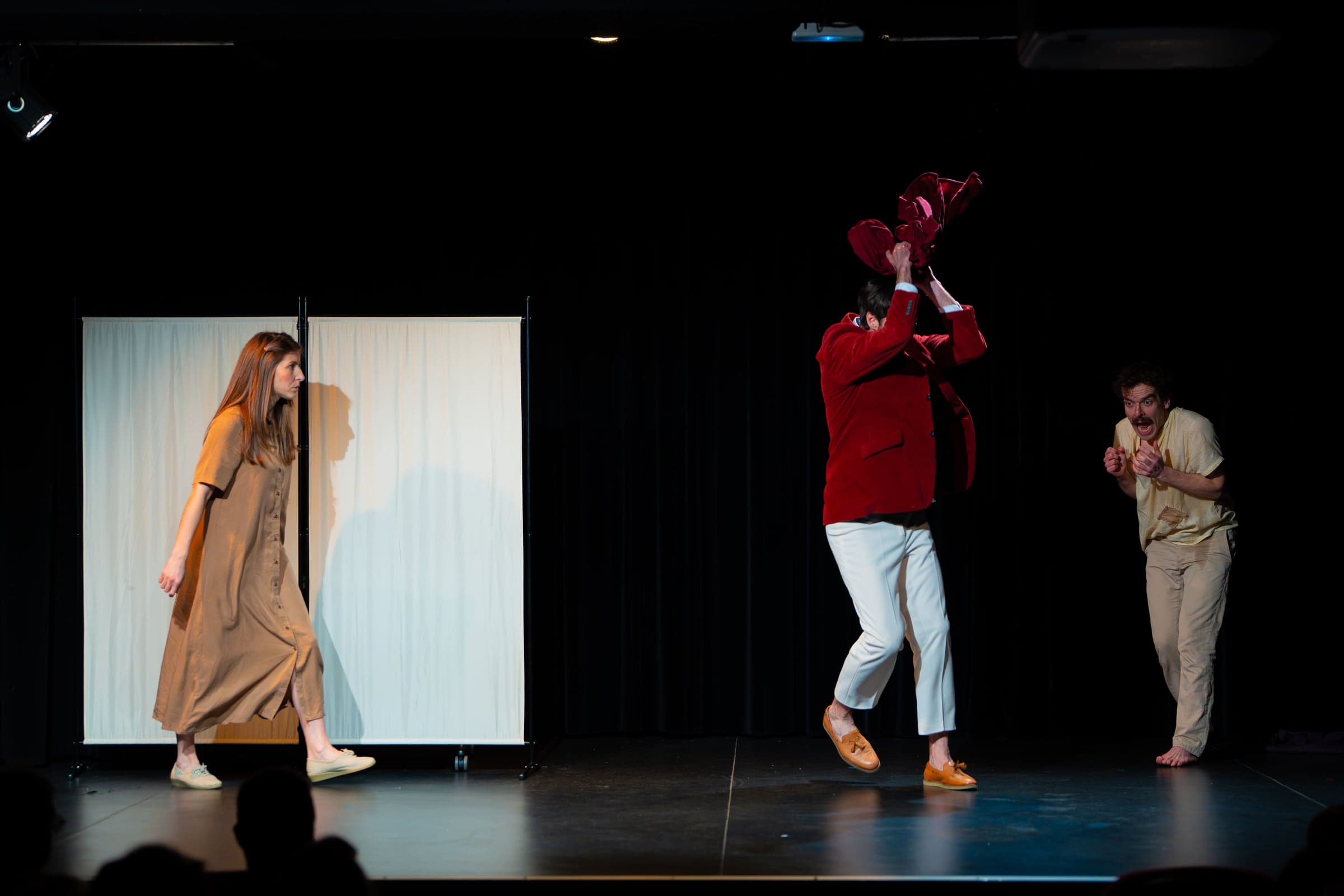 Lucie Dournaux, Erwan Kerzenn et Arthur Pichon dans La Farce de Maître Pathelin